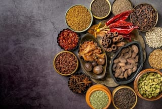 Type 2 Diabetes Treatment: 5 Herbs & Spices to Reverse Spike in Blood Sugar Level