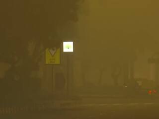 दिवाली की खुशियों पर पटाखों की कालिख का ग्रहण! दिल्ली की हवा फिर हुई धुआं-धुआं, जानें कितना है AQI