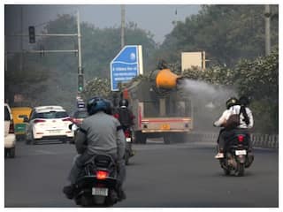 Delhi Pollution: दिल्ली में मौसम का डबल अटैक, फिर से बिगड़ने लगी शहर की हवा, जाने आज कितना है AQI