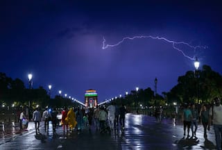 Delhi Rains: Parts of National Capital Witnesses Light Downpour, Brings Relief From Rising Pollution
