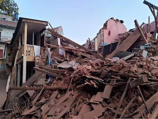 Earthquake से Nepal में भारी तबाही, मृतकों की संख्या बढ़कर 132 हुई, 140 घायल; इमारतें ढही
