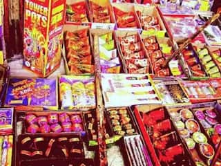 दिवाली पर पटाखों की बिक्री पर रोक के बावजूद, दिल्ली पुलिस ने 3,500 किलोग्राम पटाखे किए जब्त