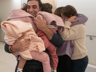 Hamas ने  तीसरे जत्थे में 14 इजराइली और तीन विदेशी नागरिकों समेत 17 बंधकों को रिहा किया