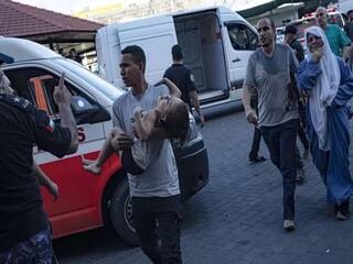 Israel-Hamas War: गाजा के अल-शिफा अस्पताल की बत्ती गुल, मरीजों की जान संकट में