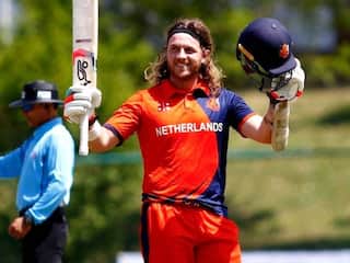 लंबी जुल्फें, चेहरे पर मुस्कान- इस डच खिलाड़ी में दिखती है धोनी की यह झलक