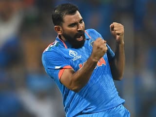 5 विकेट लेने के बाद बॉल को अपने सिर पर क्यों घुमा रहे थे Mohammed Shami, हरभजन नहीं इस शख्स पर था इशारा