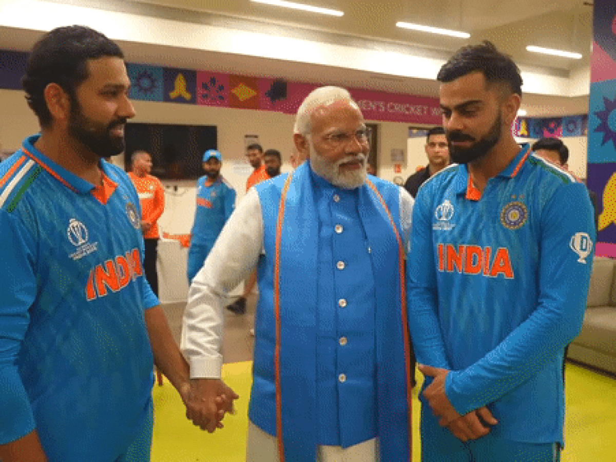 देखें Video- वर्ल्ड कप फाइनल की हार से दुखी खिलाड़ियों से मिले PM मोदी, बोले- मुस्कराइए, देश देख रहा है