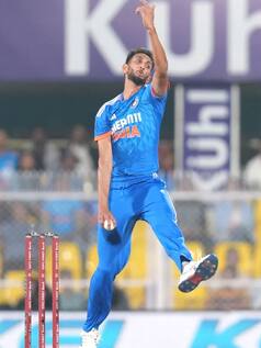 T20I- पिटाई खाने में सबसे आगे प्रसिद्ध कृष्णा, 4 ओवर में बहाए कितने रन!