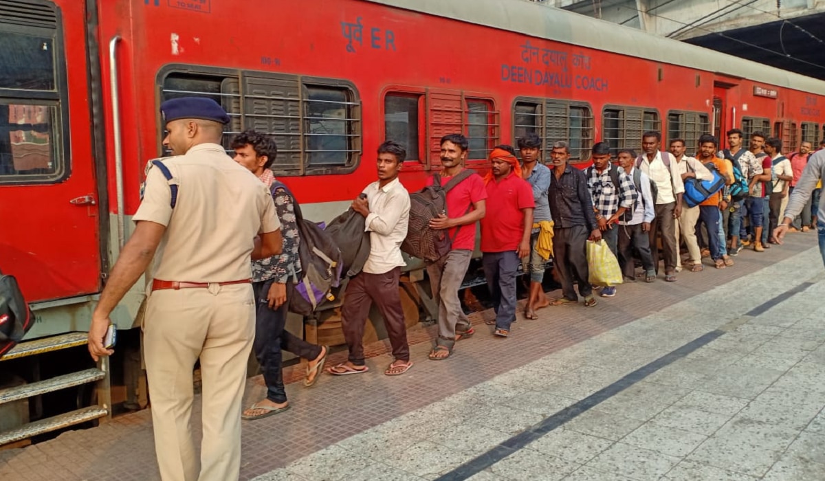 Jampacked Trains, Long Queues: Passengers Express Concern As Many Could Not Reach Home Destinations On Diwali