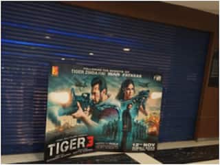 Tiger 3 चल रही थी, वेनिस मॉल पहुंचे अफसरों ने फिल्म बंद कराकर सील किया सिनेमाघर, जानें वजह