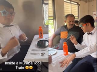 Viral Video: मुंबई लोकल में चल रहा रेस्टोरेंट, यात्रियों को सफर में ही परोसा जा रहा खाना