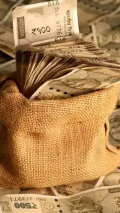 विशेष धनलाभ के लिए रोज घर में लौंग के साथ जलाएं इलायची, मिलेंगे 6 फायदे