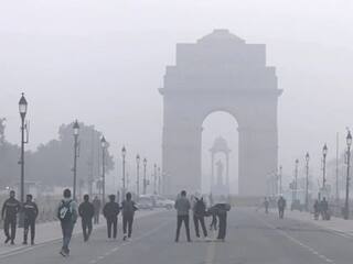 दिल्ली में गुलाबी ठंड की शुरुआत, तापमान हुआ कम, कोहरा बढ़ाएगा मुश्किलें
