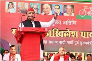 VIDEO: कांग्रेस बहुत चालाक पार्टी, उसने हमें मध्य प्रदेश में धोखा दिया; जनसभा में अखिलेश यादव ने साधा निशाना