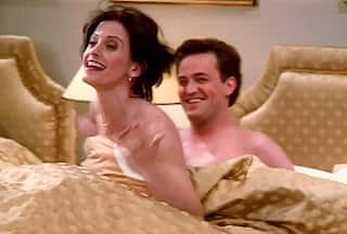 Courteney Cox Gives a True Monica-Like Tribute to Matthew Perry, Shares a New Blooper Scenes From FRIENDS in a Heartfelt Post - Watch Video