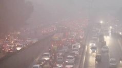 Delhi Pollution: दिल्ली में प्रदूषण के साथ-साथ कोहरे का अटैक!  कई इलाकों में AQI 450 के पार