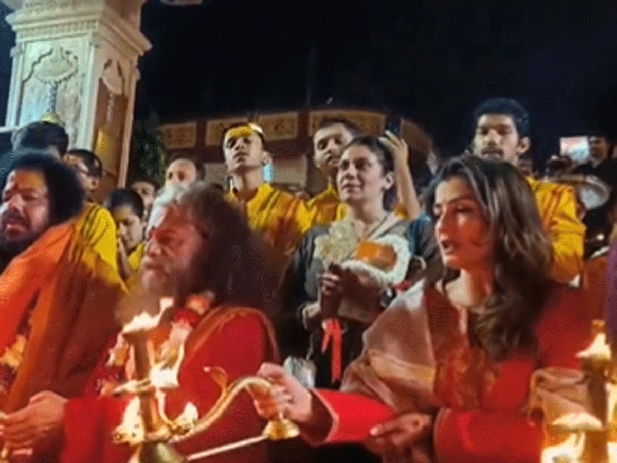 Raveena In Rishikesh: बेटी राशा के साथ ऋषिकेश पहुंची रवीना टंडन, वायरल हुआ गंगा आरती का वीडियो