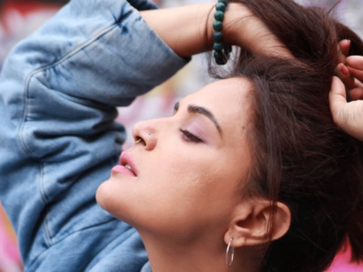 Richa Chadha को 24 साल की उम्र में ऋतिक रोशन की मां बनने का मिला था रोल, डायरेक्टर ने बदला...