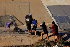 US: Supreme Court Allows Texas Police To Arrest People Who Enter Country Illegally, White House Calls It 'Harmful'