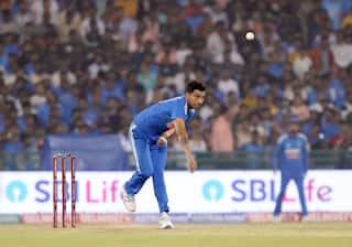 केवल एक मैच खेलकर घर लौटे दीपक चाहर; क्यों IND vs AUS पांचवें टी20 में भारतीय तेज गेंदबाज को नहीं मिला मौका?