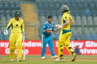 दीप्ति शर्मा ने लिया 5-विकेट हॉल; भारत की खराब फील्डिंग के दम पर ऑस्ट्रेलिया ने आठ विकेट पर 258 रन बनाए