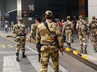 दिल्ली एयरपोर्ट पर CISF की कस्टडी से भागा रेप का आरोपी, 3 साल से था फरार
