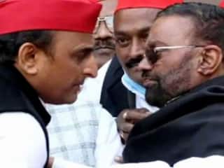 'हिंदू एक धोखा है...', अखिलेश यादव की चेतावनी के बाद भी स्वामी प्रसाद मौर्य की विवादित टिप्पणी