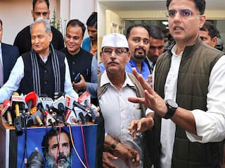 अशोक गहलोत के OSD लोकेश शर्मा का दावा, 18 MLA के साथ मानेसर गए सचिन पायलट के Phone पर सरकार नजर रख रही थी