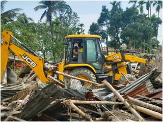 MP में नई सरकार बनते ही एक्शन शुरू, भोपाल में 3 आरोपियों के घर और उज्जैन में मीट की 10 दुकानों पर चला बुलडोजर