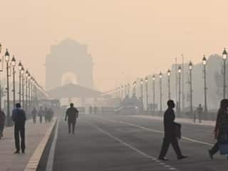 Delhi AQI: दिल्ली में नहीं कम हो रहा पॉल्यूशन! कई इलाकों में 320 के पार हुआ AQI