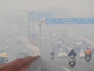 Delhi Pollution: दिल्ली को जहरीली हवा से राहत नहीं, AQI अभी भी 'बहुत खराब'