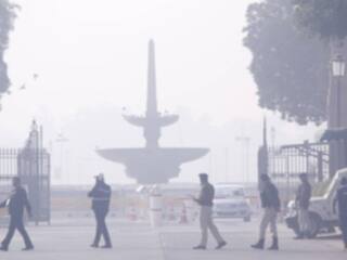 दिल्ली की वायु गुणवत्ता अब भी 'गंभीर', अलग-अलग क्षेत्र में AQI 301 के पार