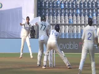 हरमनप्रीत का थ्रो रोकने के बावजूद एलिसा हीली क्यों नहीं हुई ऑब्सट्रक्टिंग द फील्ड आउट?