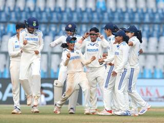 AUS-W vs IND-W 1st Test Day 1 Stumps: ऑस्ट्रेलियाई टीम 219 रन पर सिमटी, स्टंप्स तक भारतीय महिला टीम 98/1