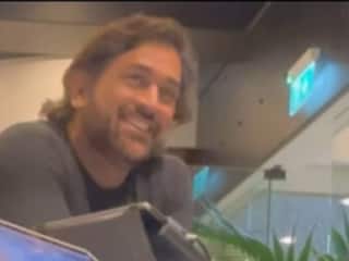 आपको पाकिस्तान जाना चाहिए...धोनी ने किसे दी सलाह, सोशल मीडिया पर वायरल हुआ वीडियो