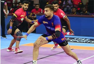 Naveen Records Super 10 as DEL Record Big Win Against BLR