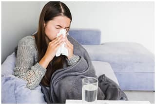 सर्दियों में बढ़ सकता है निमोनिया का खतरा, भूलकर भी इन लक्षणों को न करें इग्नोर