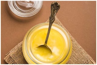 सर्दियों में क्यों करना चाहिए घी का सेवन? जानें कैसे इसे अपनी डाइट में करें शामिल