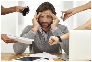 ऑफिस जाने के बारे में सोचकर ही होने लगती है घबराहट? कहीं ये वर्कप्लेस एंजाइटी तो नहीं