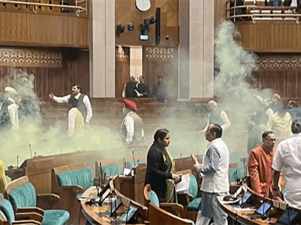 संसद की सुरक्षा में चूक की होगी जांच, लोकसभा सचिवालय के अनुरोध पर गृह मंत्रालय ने दिया आदेश