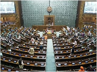 Winter Session: कांग्रेस के 9 सांसद समेत 15 विपक्षी MPs पूरे सत्र से सस्पेंड, लोकसभा-राज्यसभा में जोरदार हंगामा