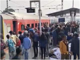 Bihar के Jaynagar में Pawan Express के एसी कोच में लगी आग | VIDEO