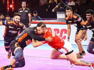 Pro Kabaddi League 2023: गुजरात जायंट्स की विजयी हैट्रिक, सुल्तान फजल अत्राचली के 100वें मैच में यू मुंबा को दी मात