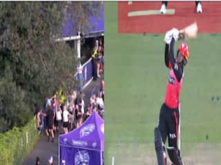 VIDEO: बिग बैश लीग में क्विंटन डि कॉक ने लगाया ऐसा छक्का कि गायब हो गई गेंद