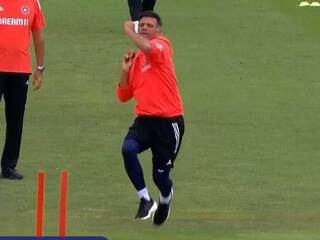 VIDEO- Rahul Dravid ने की मीडियम पेस बॉलिंग, फैन्स बोले- फास्ट बॉलिंग ऑलराउंडर