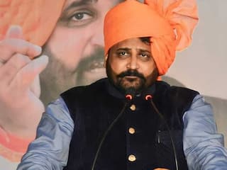 Rajput Karni Sena अध्यक्ष सुखदेव सिंह गोगामेड़ी की गोली मारकर हत्या, एक हमलावर भी मारा गया