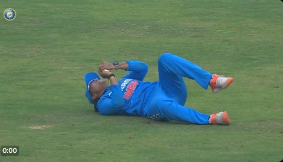 WATCH: स्नेह राणा ने लपका सनसनीखेज कैच; IND vs AUS पहले वनडे में एलिसा हीली को आउट किया