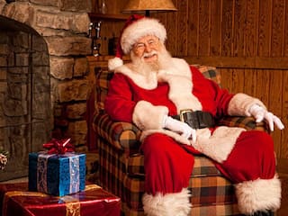 The Story Of Santa Claus: जानिए सांता क्लॉज की असली कहानी, आखिर कौन है जो मोजे में गिफ्ट डाल जाता है