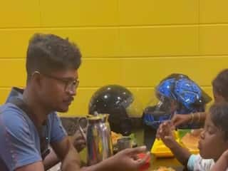 Emotional Viral Video: जरूरतमंद परिवार को खिलाया खाना, खुशी से छलके बच्चों के आंसू