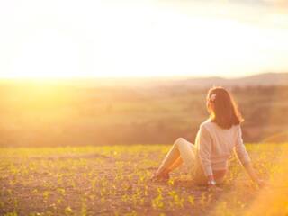 सर्दियों में धूप में बैठने से बचें, डिहाइड्रेशन, सनबर्न और हीटस्ट्रोक होने का खतरा
